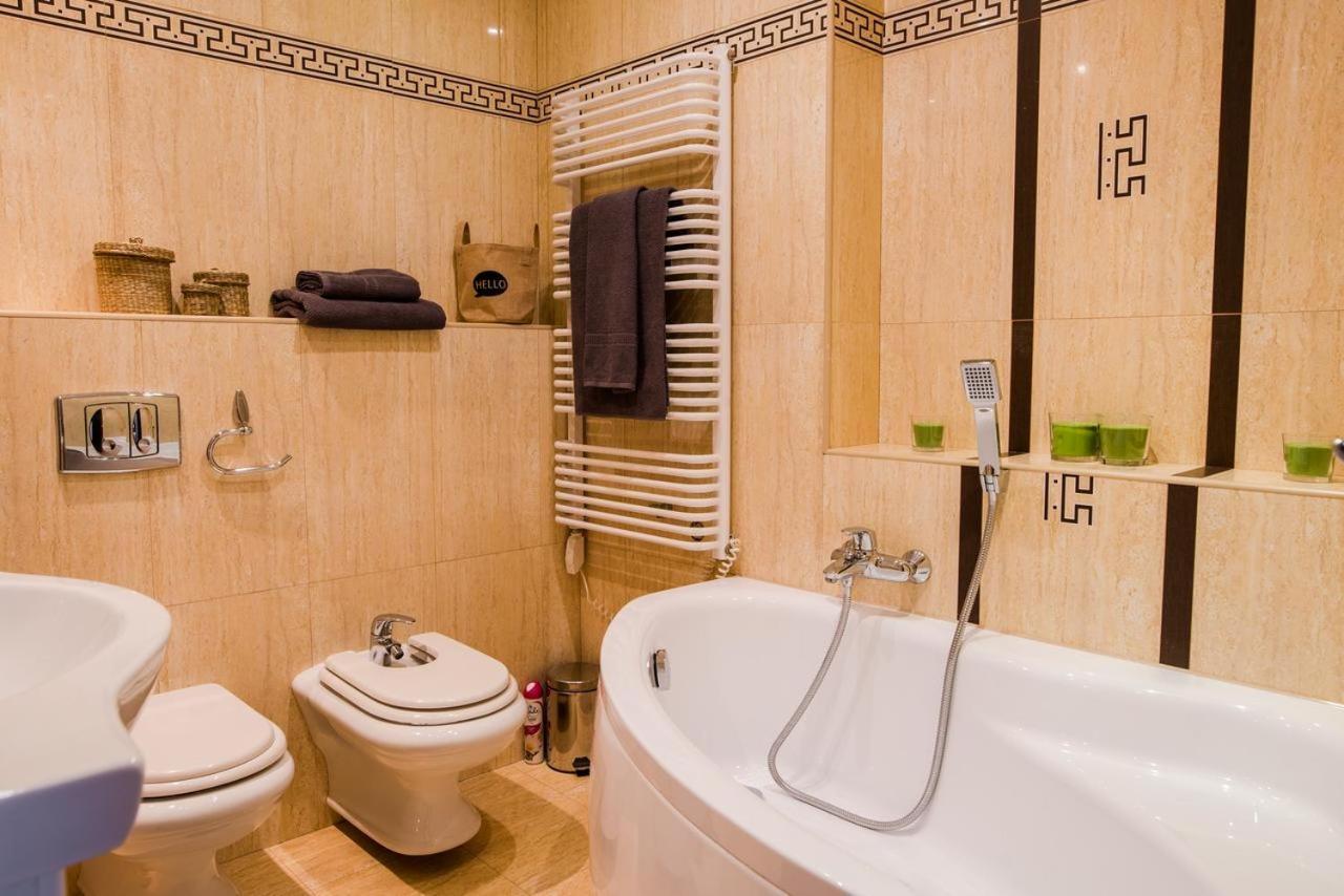 Halby Luxury Rooms Chmielna 73B วอร์ซอ ภายนอก รูปภาพ